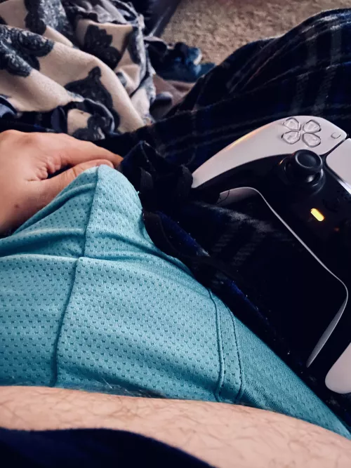 Average dadbod gamer about to play