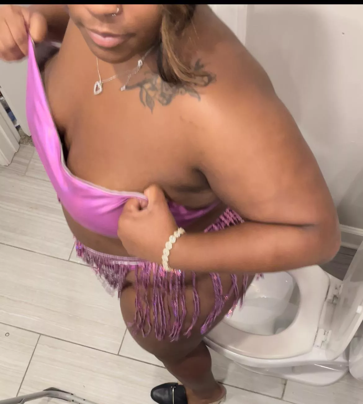 Belly Dancer on the toilet content available!