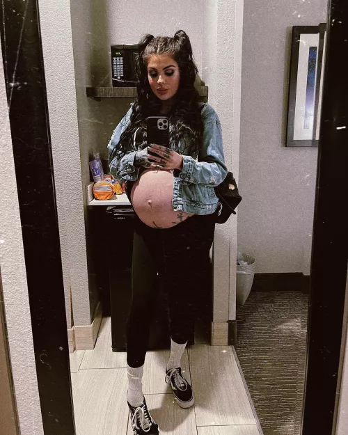 Chelsea Taylor (@imatotalb1tch) [Instagram]