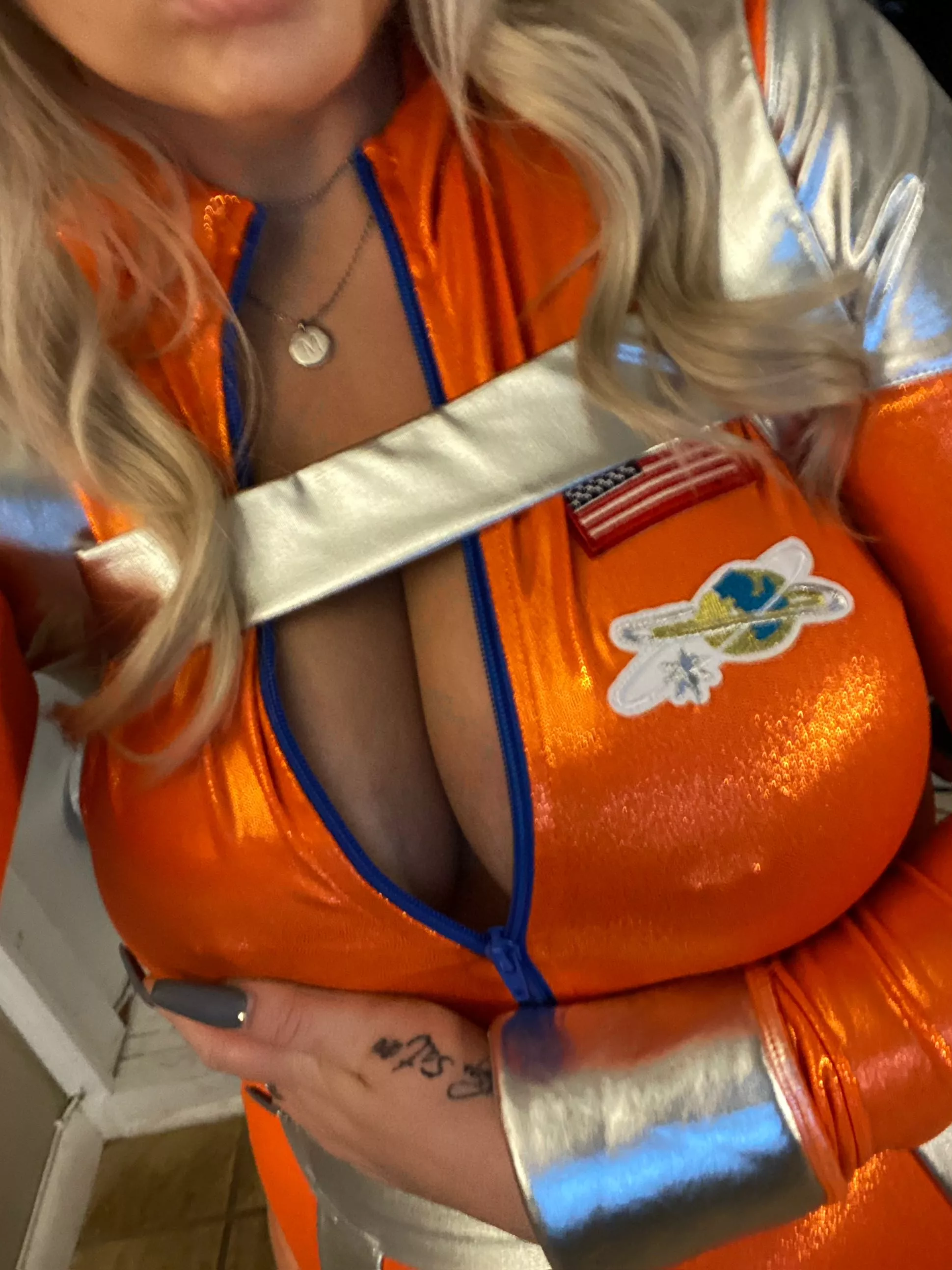 Come taste my boobs😋😋