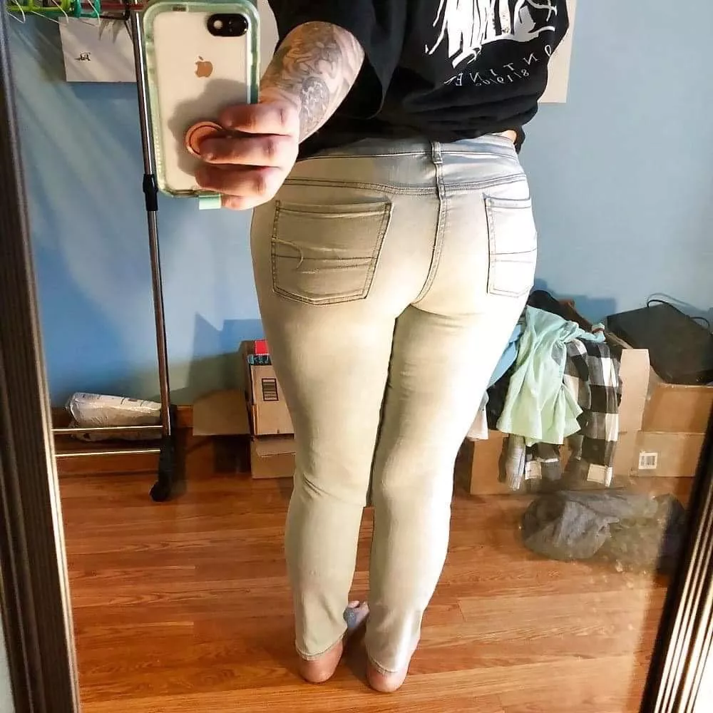 Do these jeans make my ass look big? (I hope so🥰)