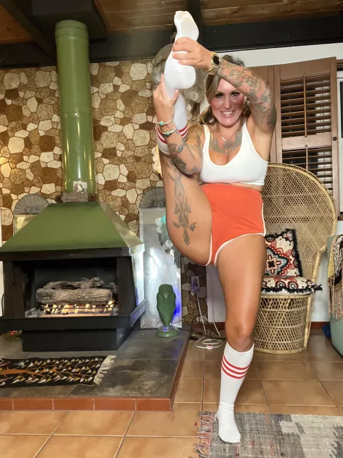 Do you like Ultra flexible tattooed Milfs? Mom f/46