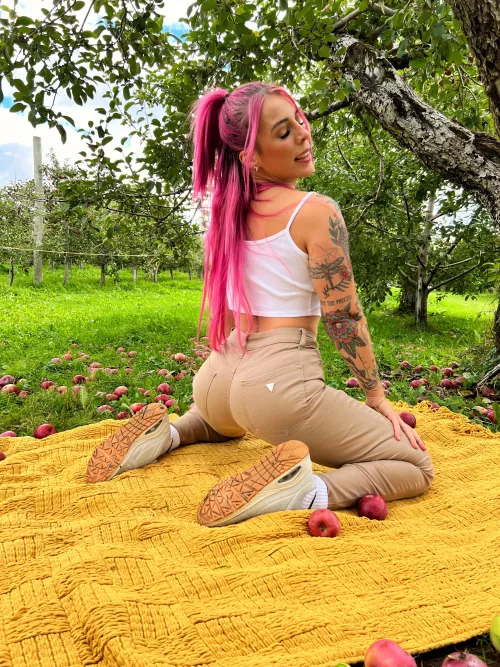 Do you want some apples or something else? 😊 (@alexawild_) [instagram]