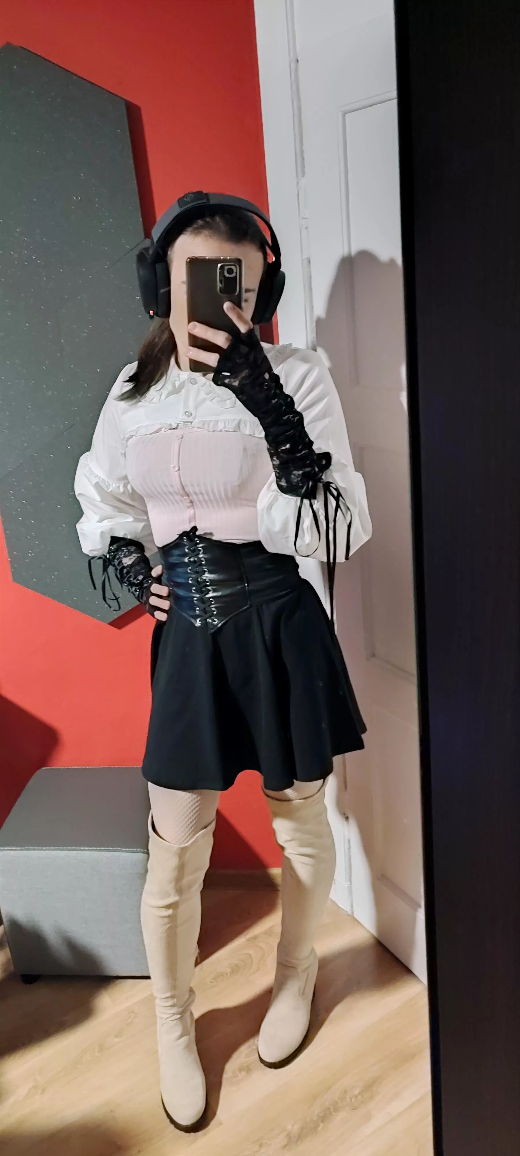 Feeling really cute in this ☺️