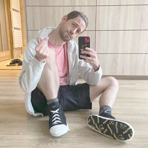 Finger heart for whoever needs it!