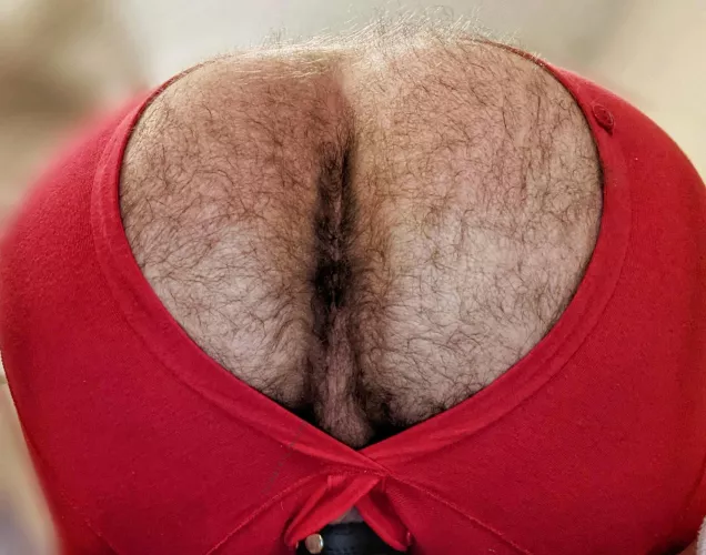 fuzzy wisps all over. they're quite soft.