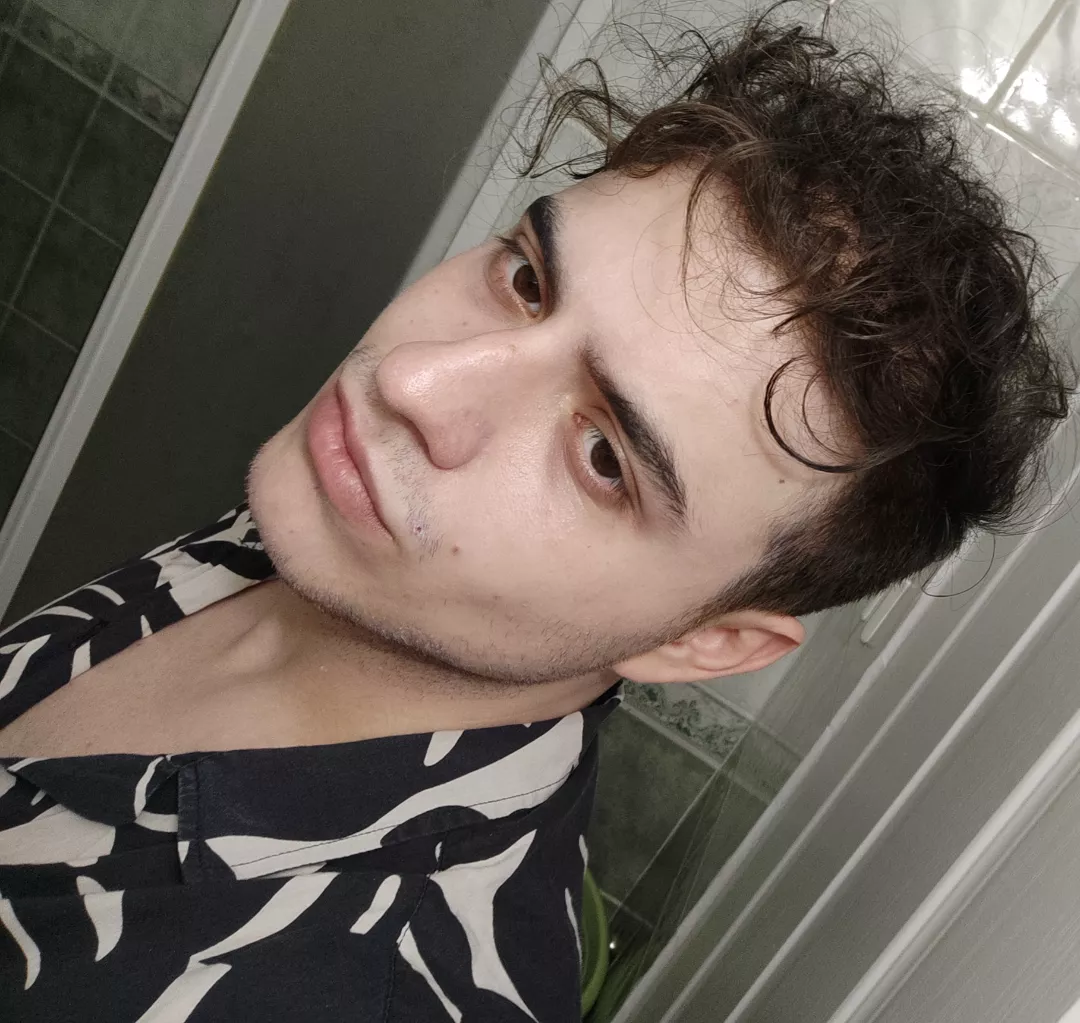 Hey! I'm looking for some online friends to chat and play some games. Discord; Sisyphus#7720