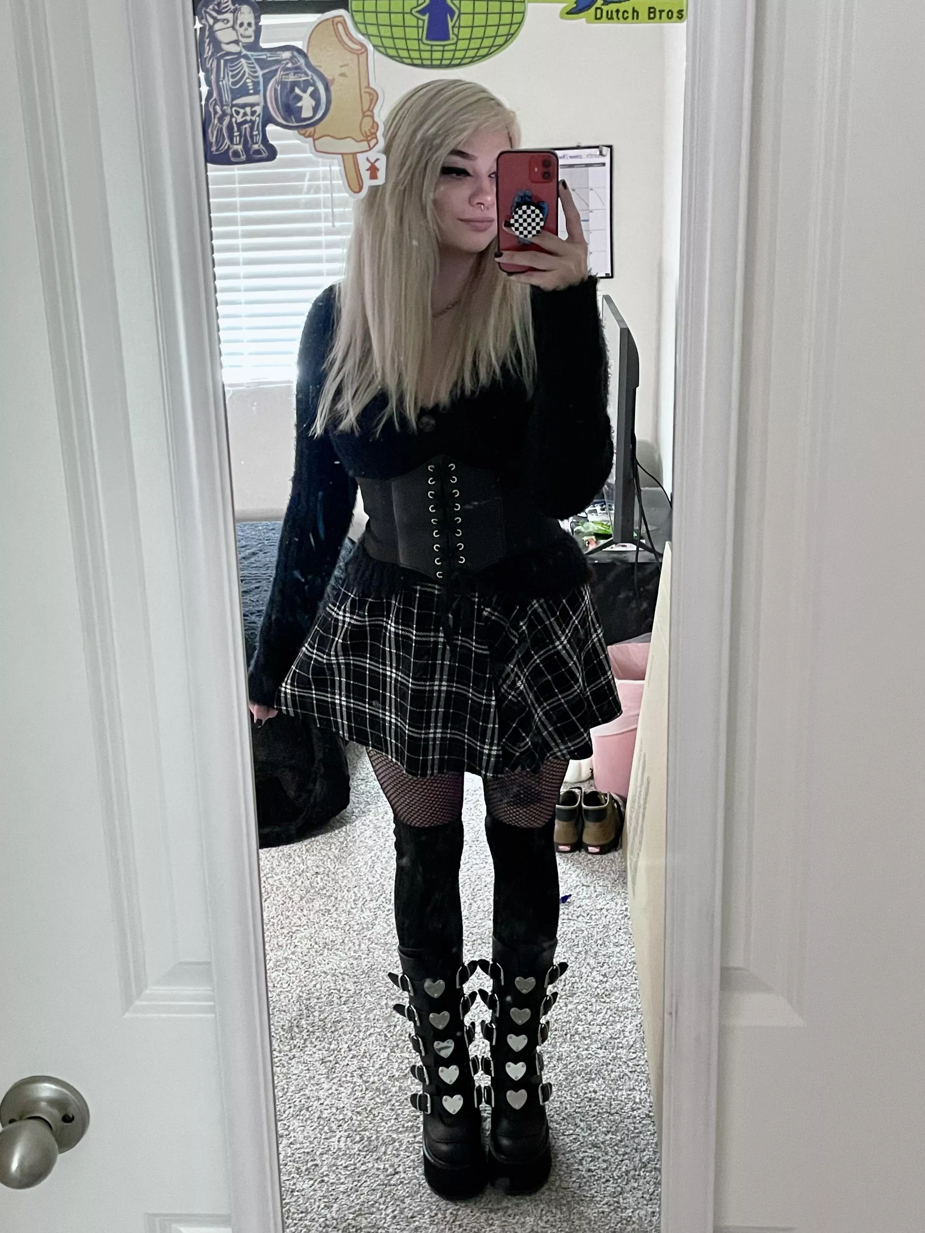 Hope you don’t mind goth girls ♡