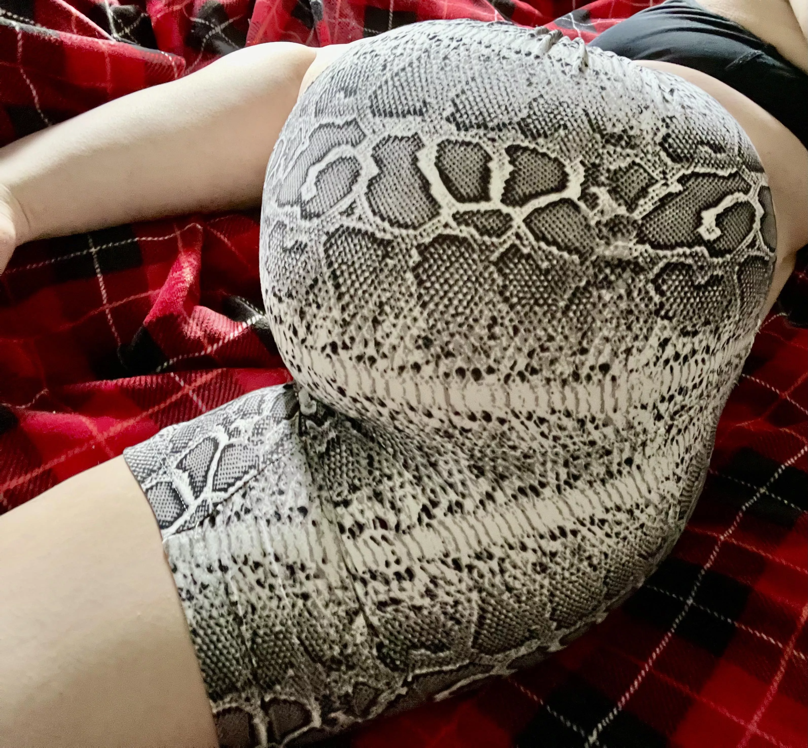 I can move into any position in these shorts 😈😏🖤