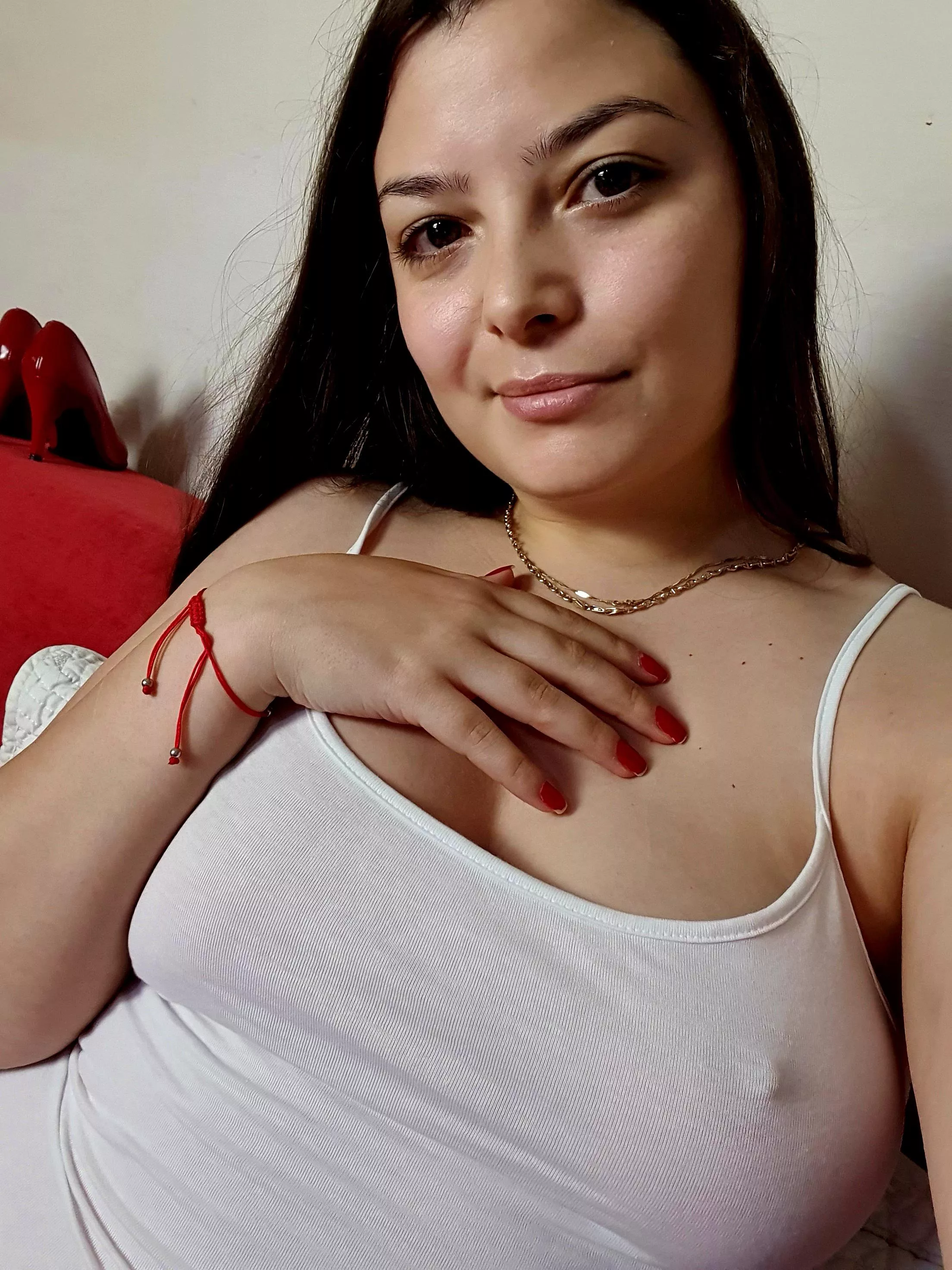 I don t like wearing a bra!🍒