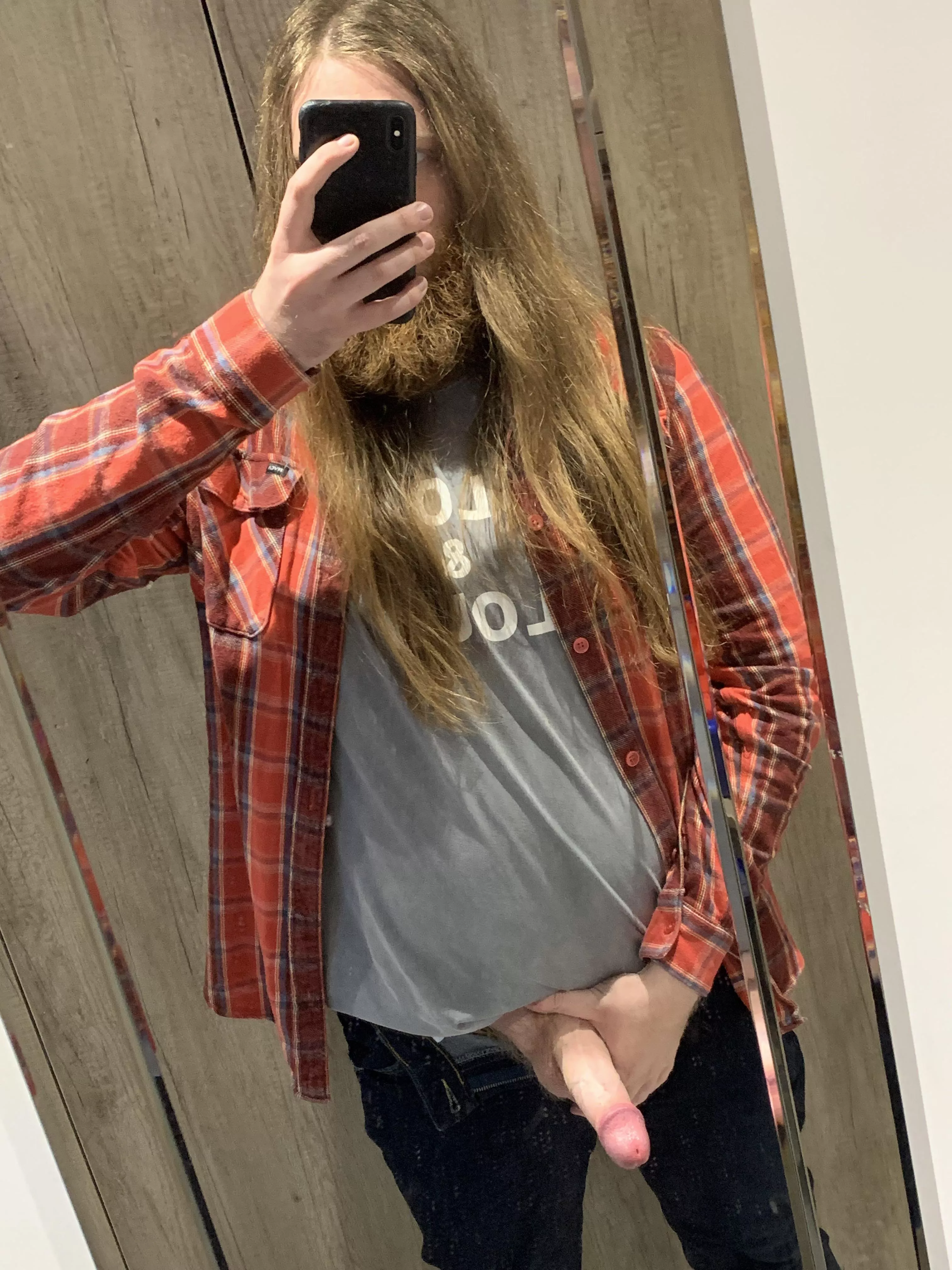 I feel as though the red compliments my hair/beard colours, what do you reckon?