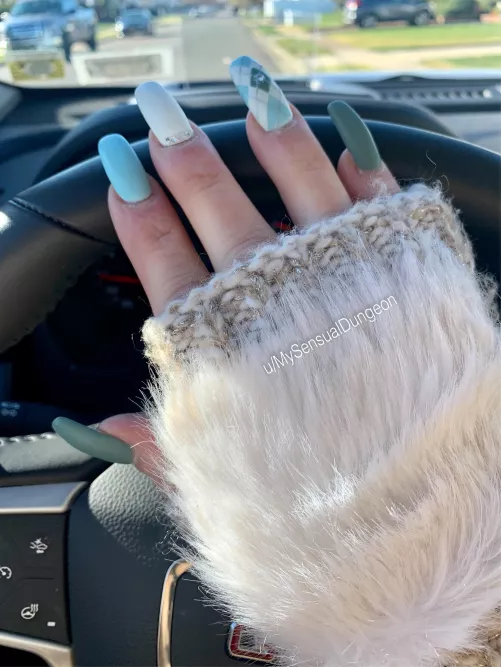 I think my fingertips are going be very chilly all winter with these long nails ❄️
