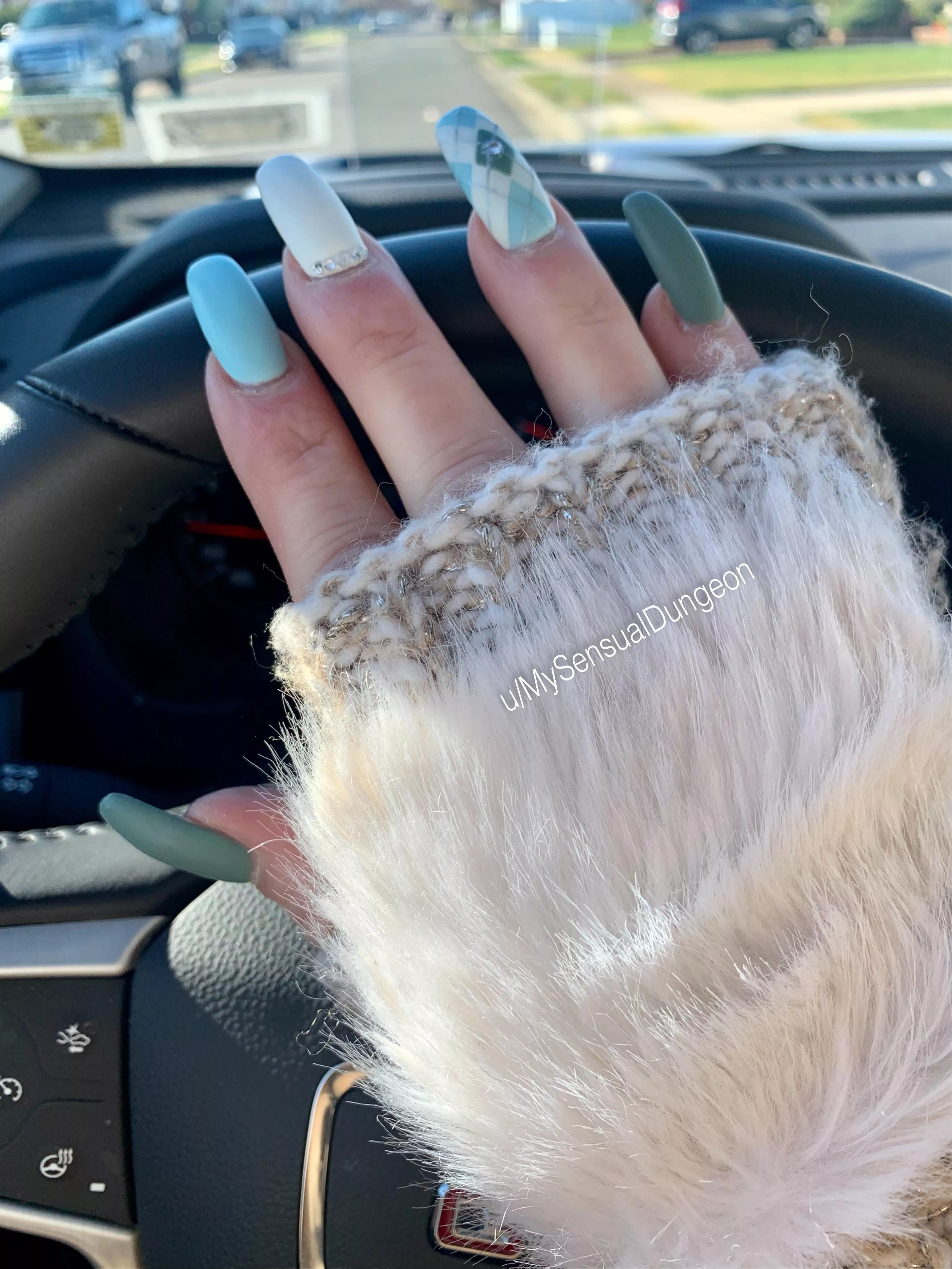 I think my fingertips are going be very chilly all winter with these long nails ❄️