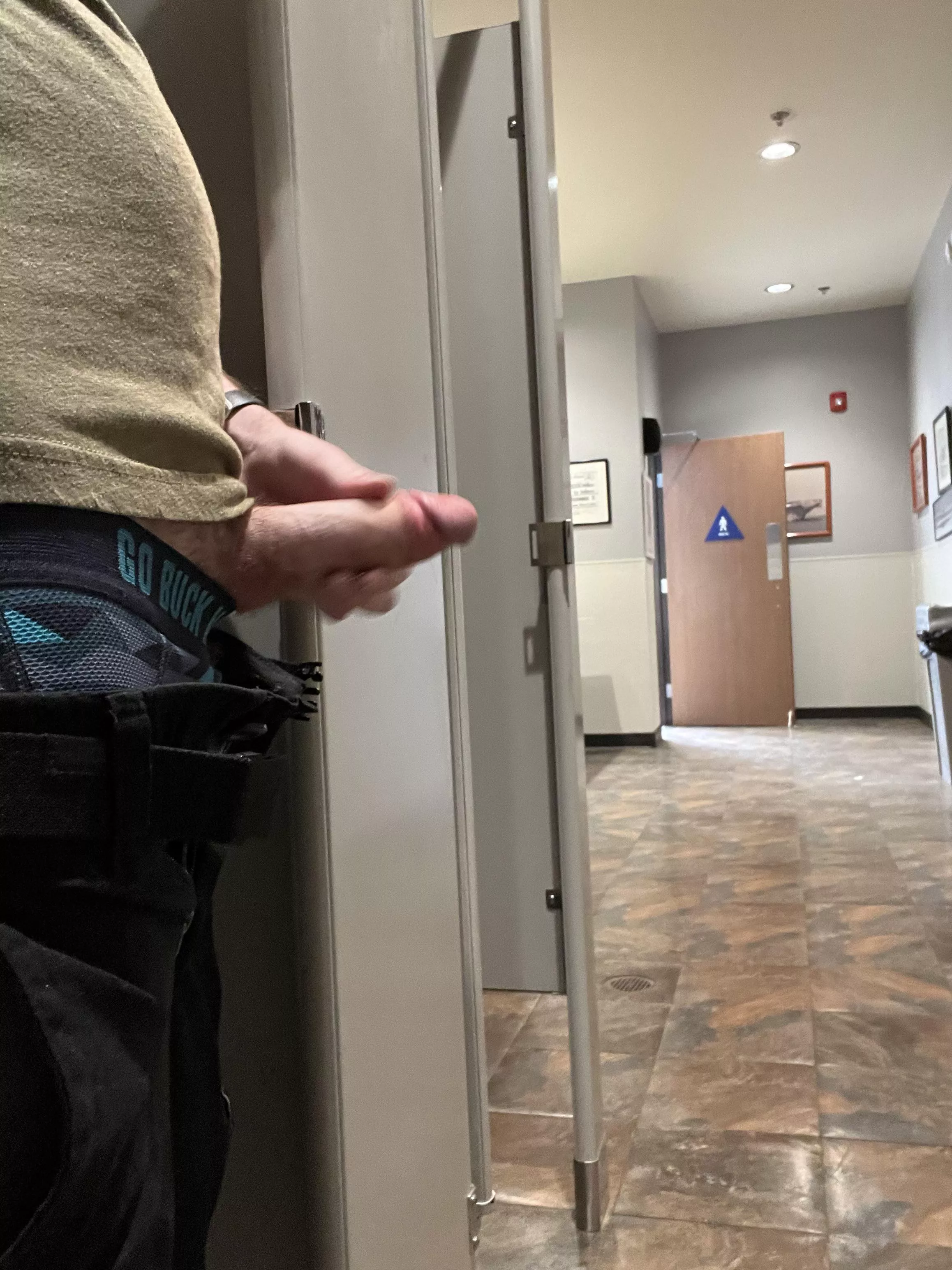 I was so fricking horny at work today 🤤 too bad nobody helped me out