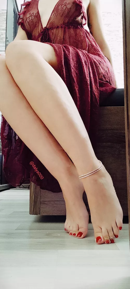 I'm waiting for you to love these feet👅