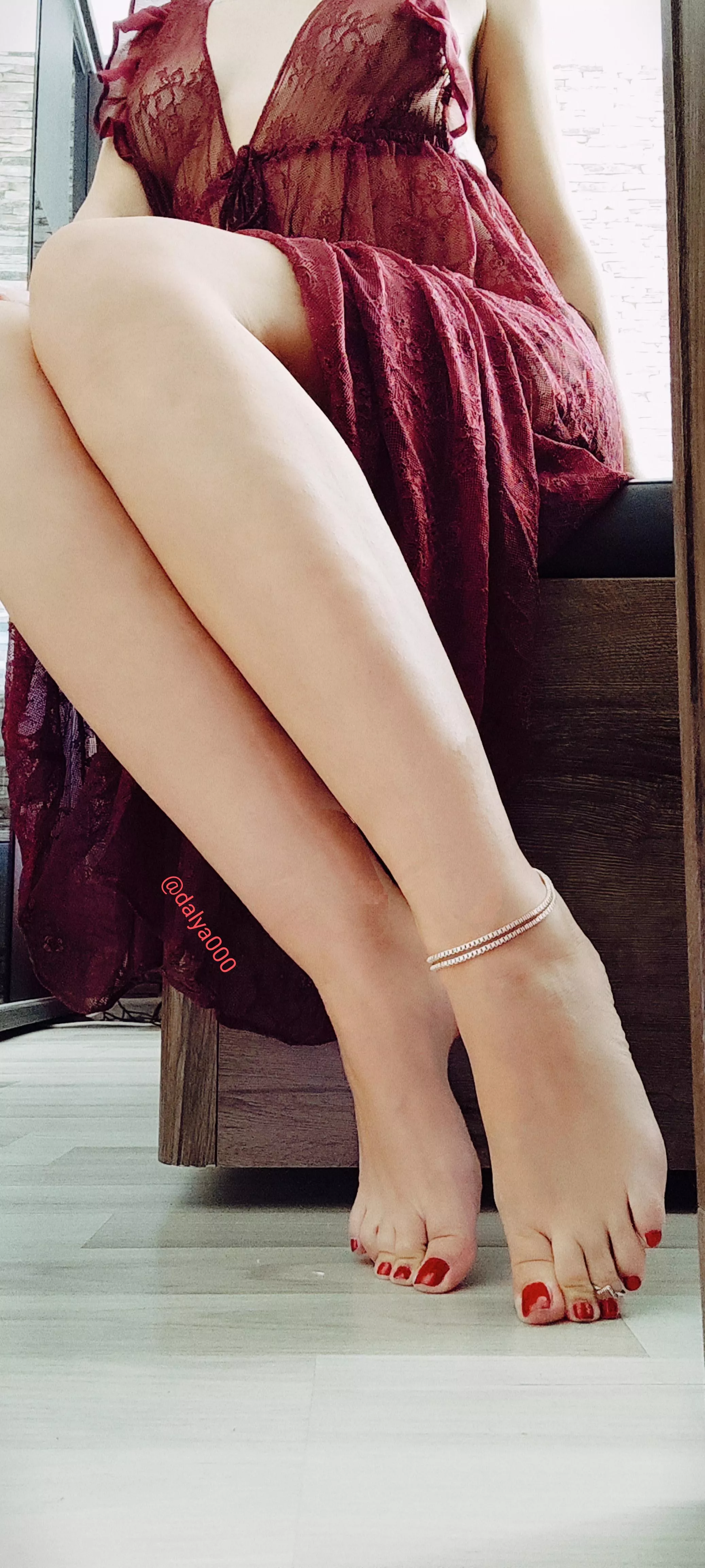 I'm waiting for you to love these feet👅