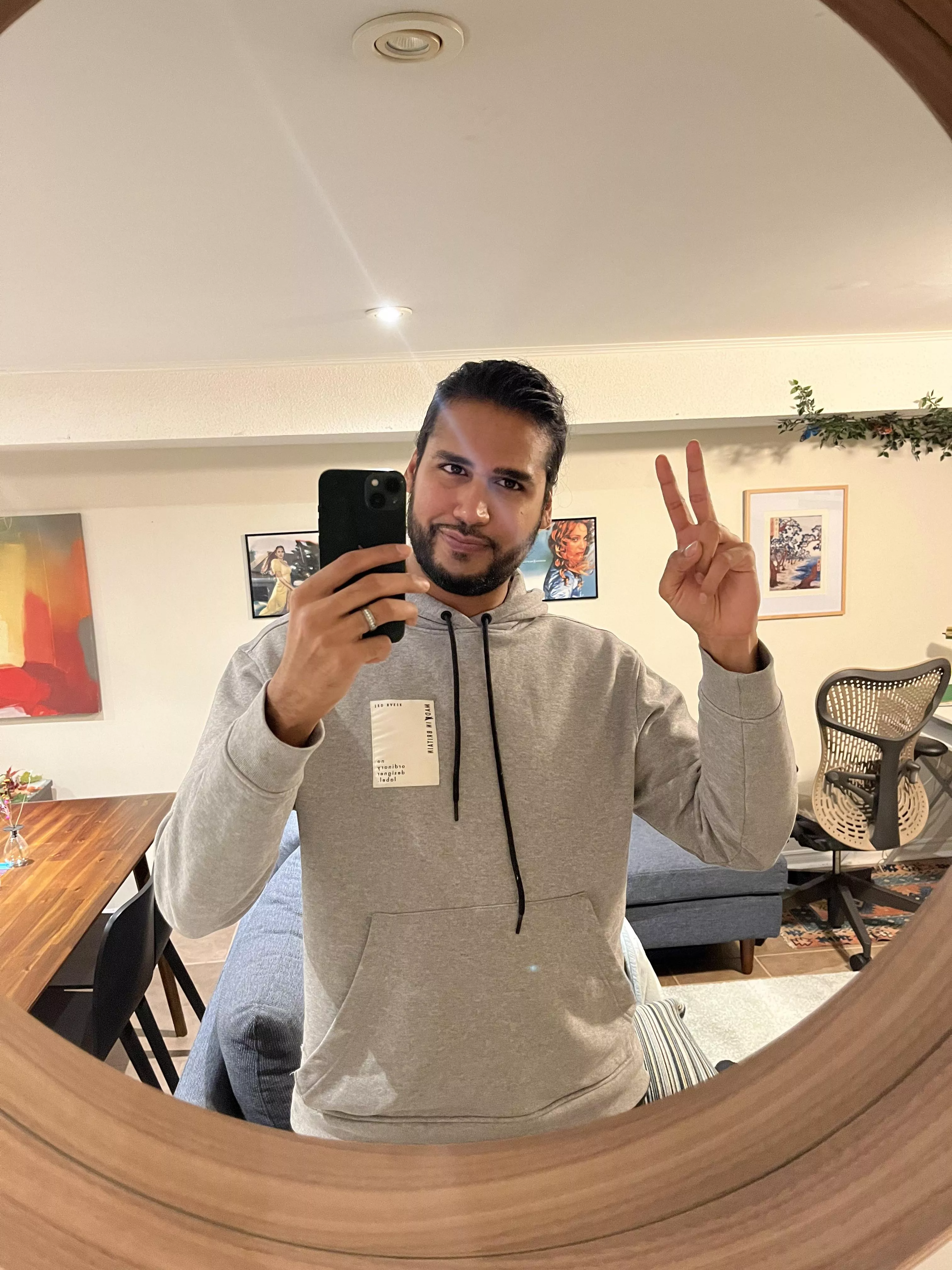 It’s 4am and I just submitted my paper. Buzzed from coffee, but too tired to play anything. So… post a selfie?!🤪🤷🏽‍♂️