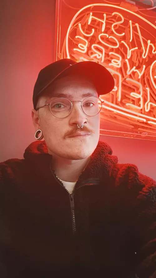 It's been a quiet day at work. Can I go home and play games already?