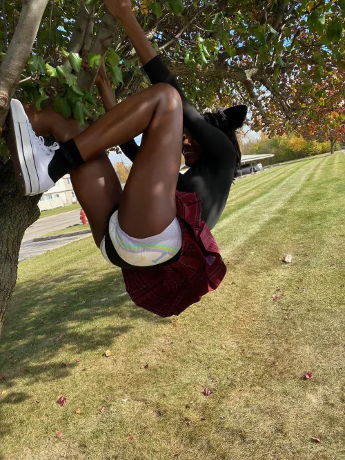 Just hanging around 🐾😜 Don’t forget to get some fresh air today!!!