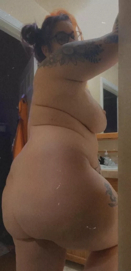 Just over here thick white girling 💋