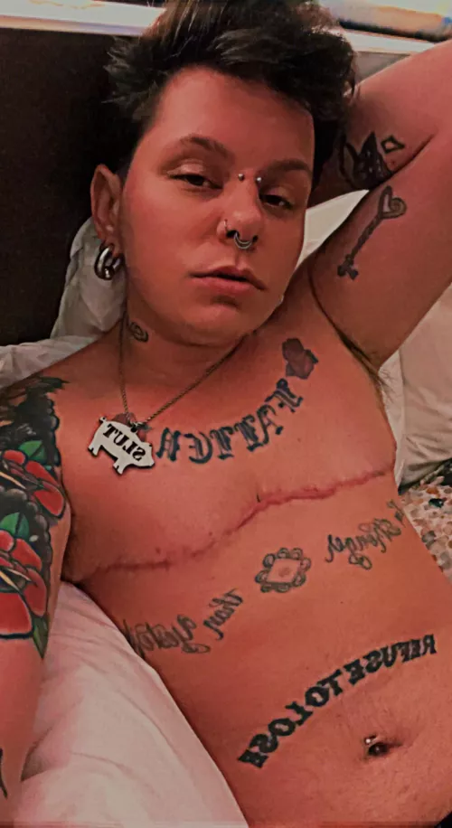 Lemme talk you through touching yourself. Then when you’re ready, you can cum on my face 😈