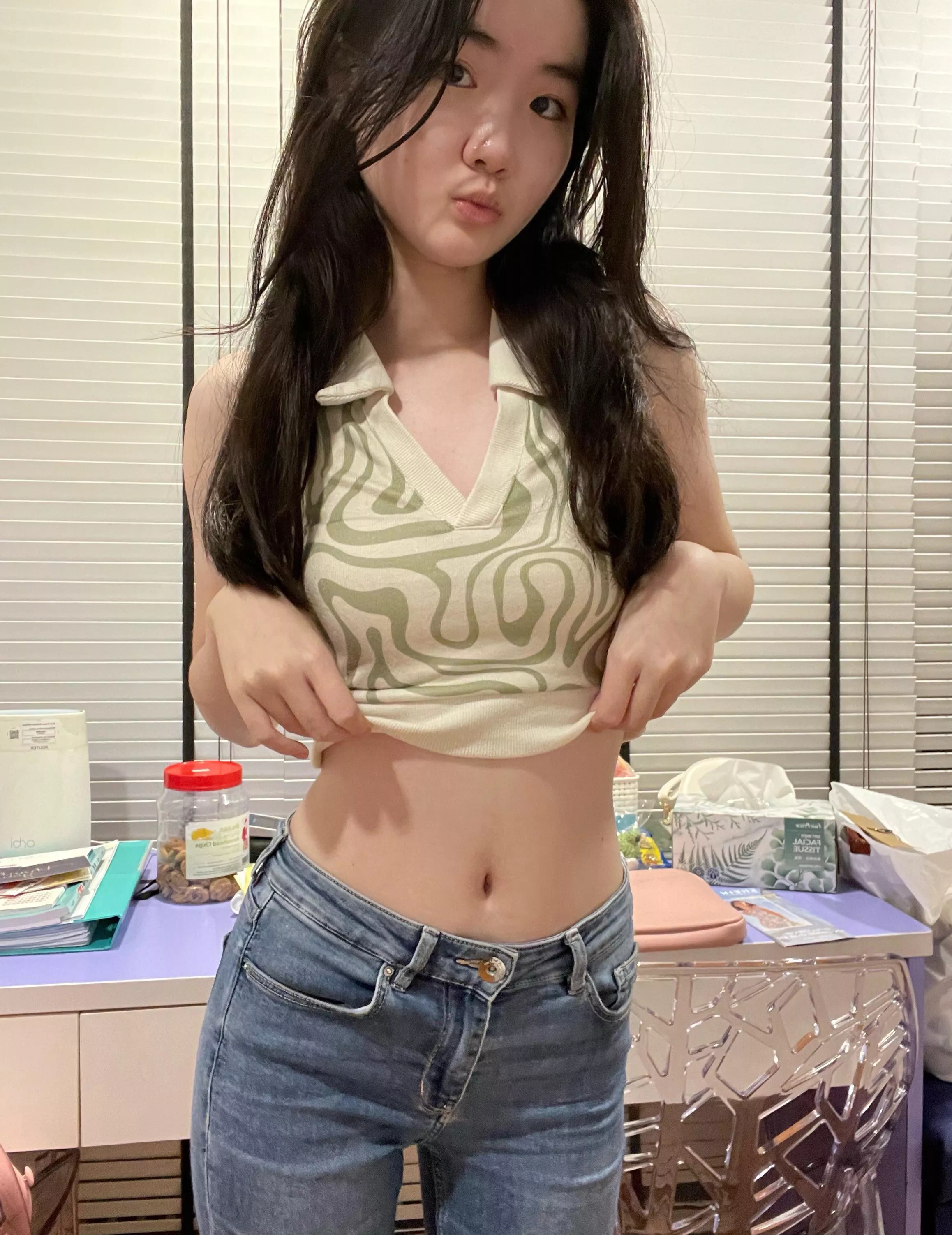 let me know if I can lift up my shirt for you 😉