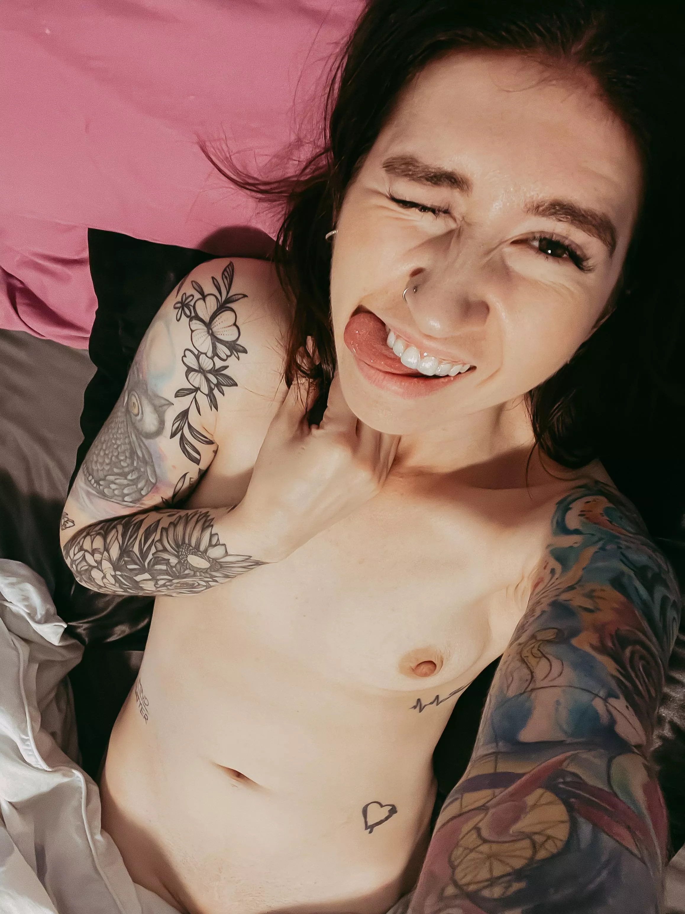 🤪 messy hair, no clothes and goofy grins = a perfect Sunday