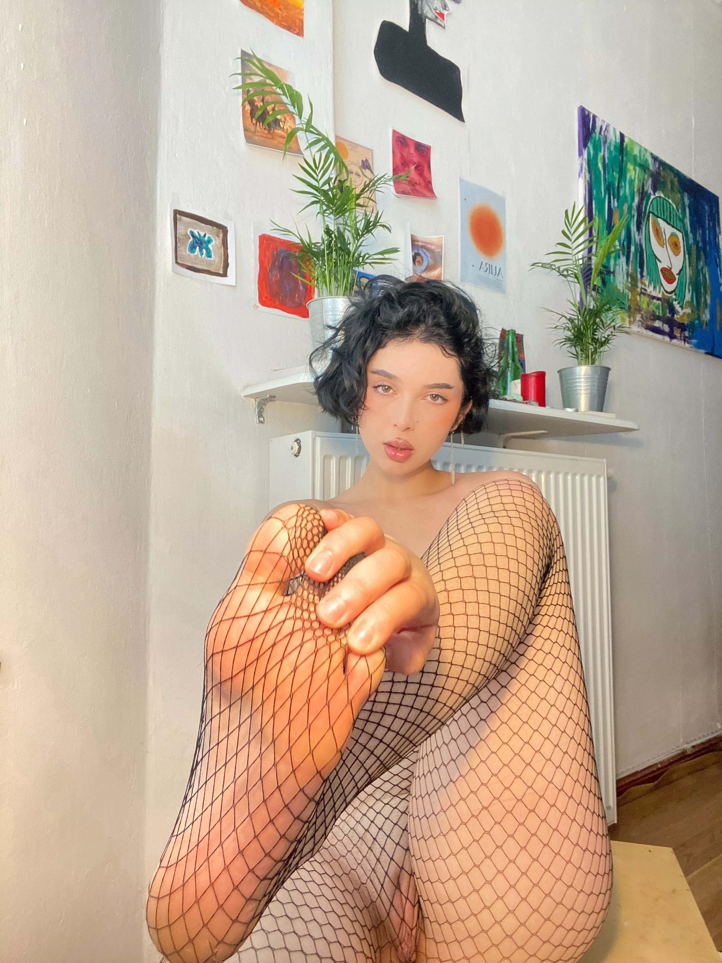 my cute feet want to be covered by your cream)