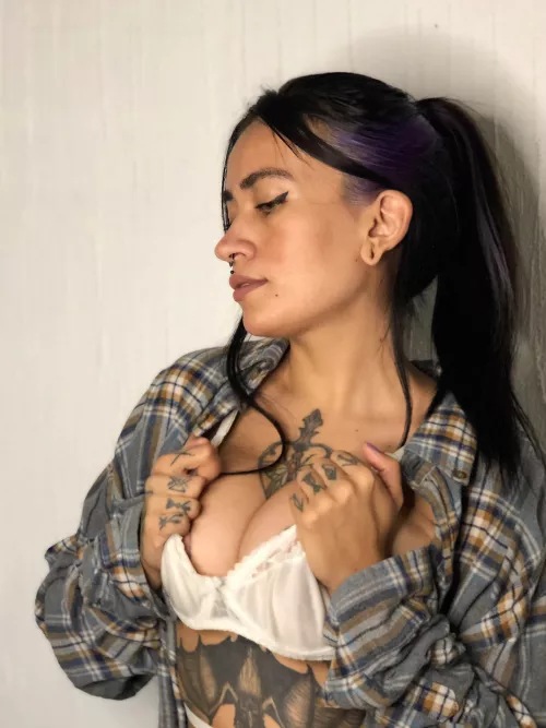 Not everything in the world is just boobs and pussy. Aim to my face now 😈