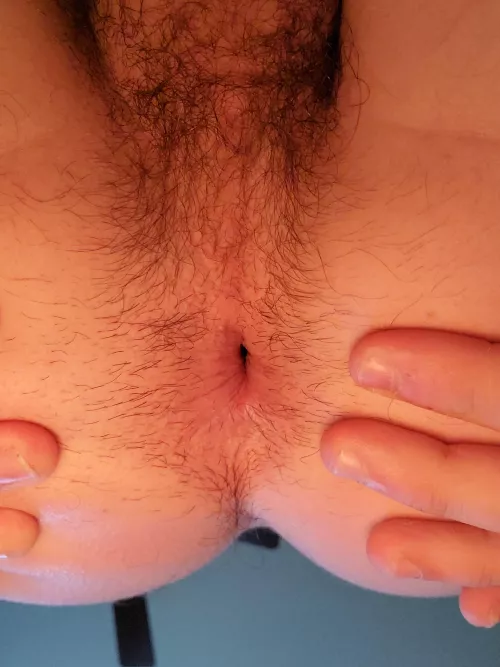 POV: I'm about to sit on your face (DMs open)