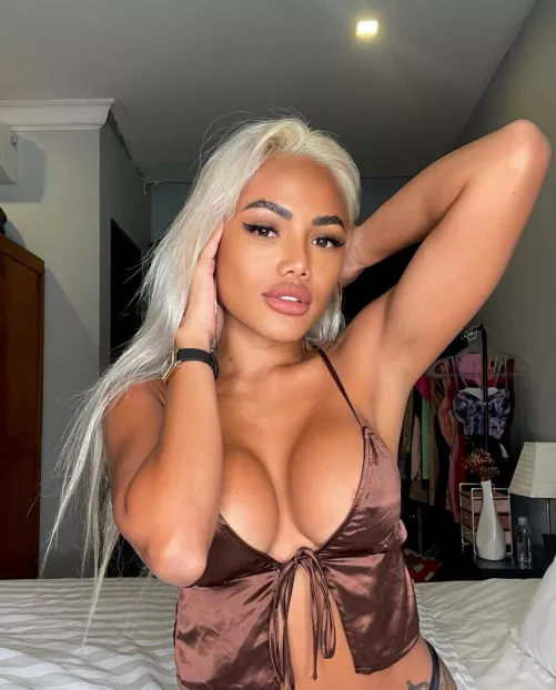 Pull the rope with your teeth.