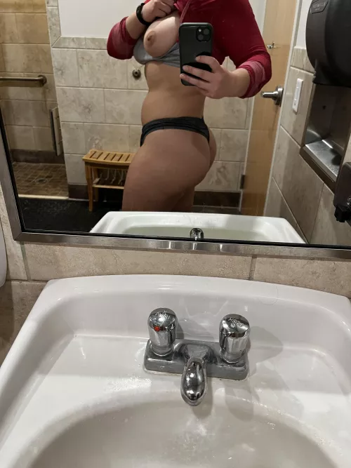 Quick mid-workout gym flash, I’ve got lots of videos and pics from the weekend to edit so more posts soon [F]