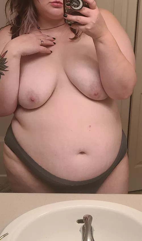 She's perfectly misaligned I'm caught up in her design 🎶🎶