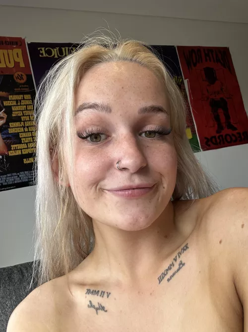 should just lower my phone😏