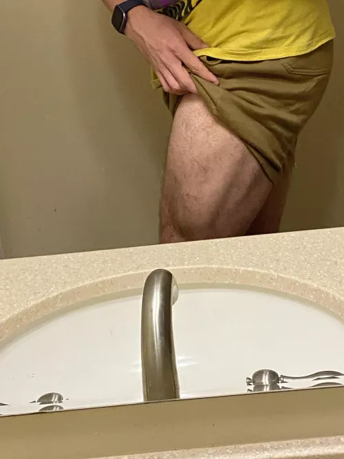 Side view of the thigh progress. [M]