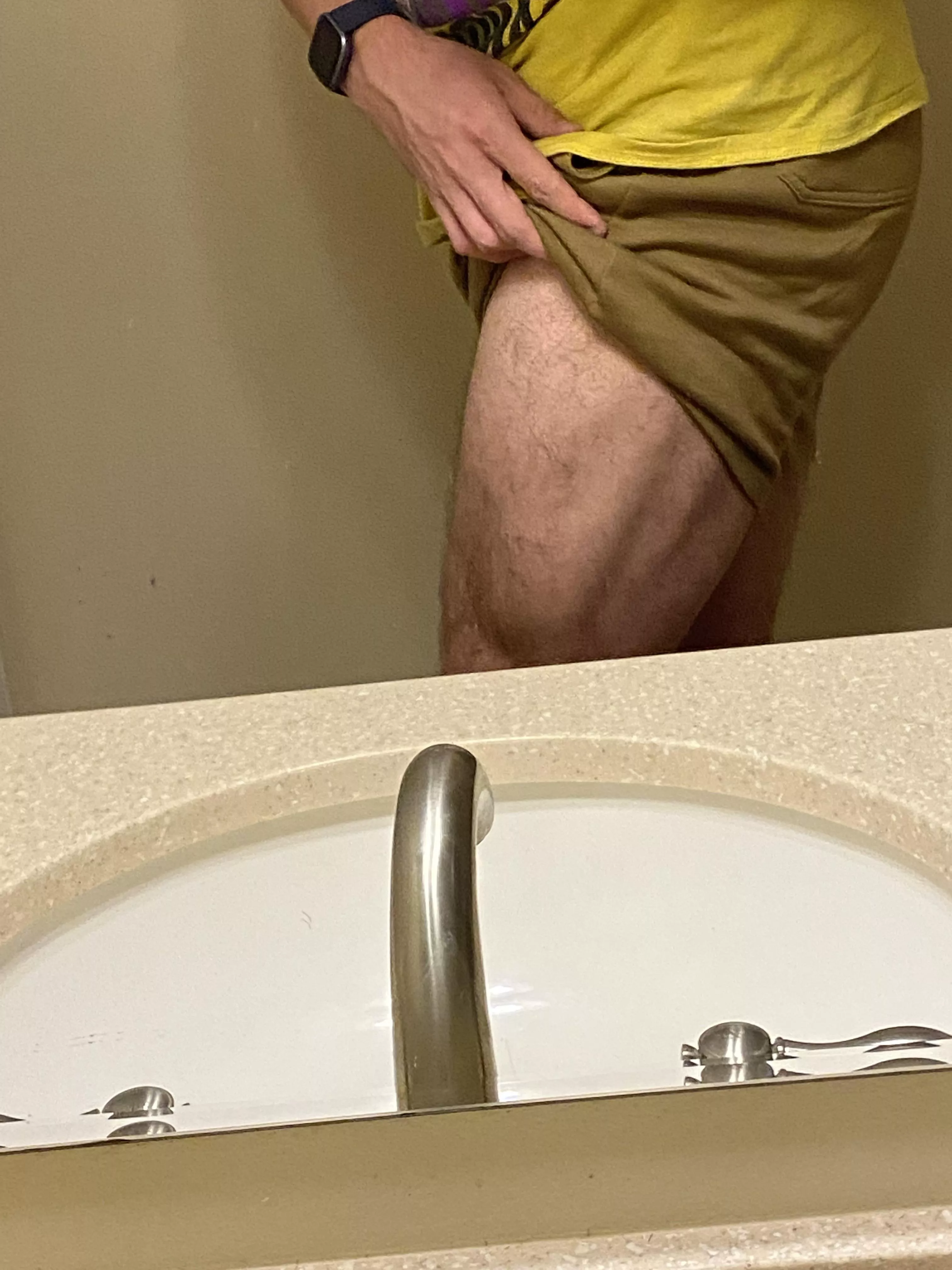 Side view of the thigh progress. [M]