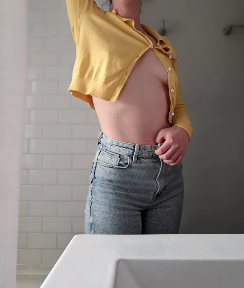 This cardigan is the best cardigan for teasing glimpses [F]