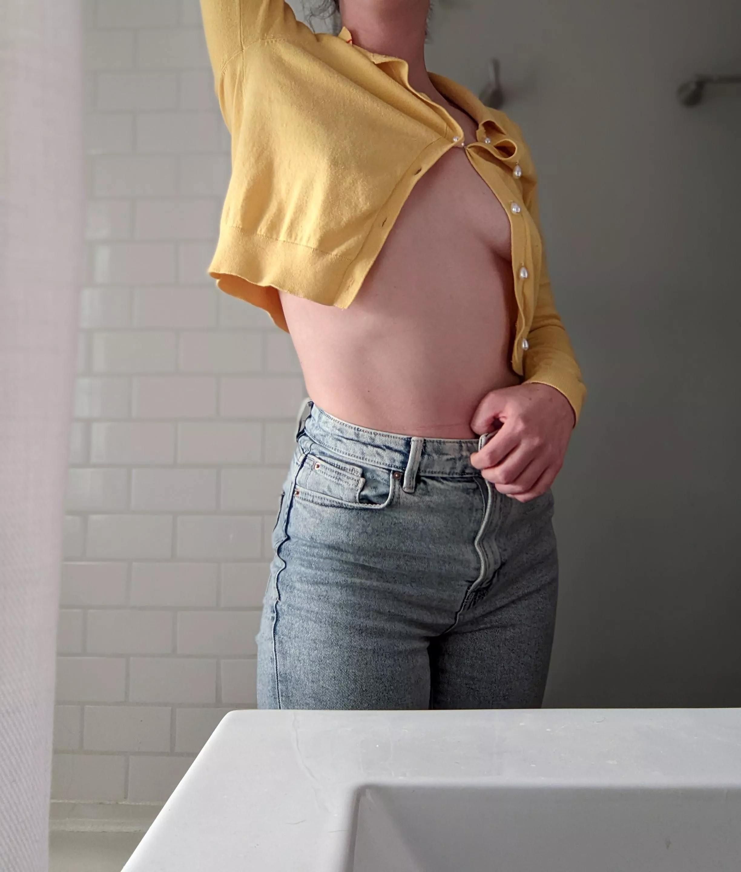 This cardigan is the best cardigan for teasing glimpses [F]