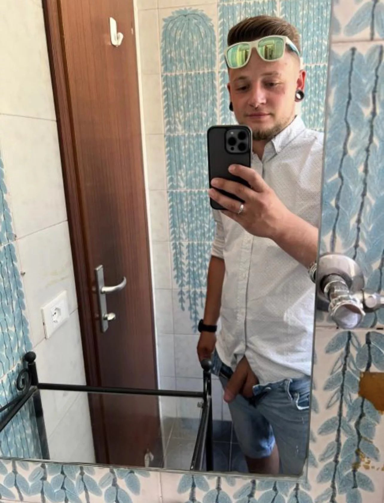 Thought it looked good and took a pic at my friends bathroom 😅