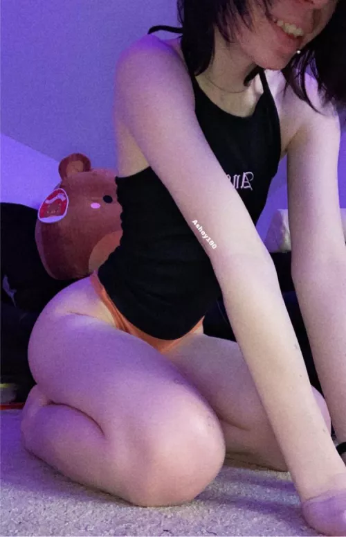 Tiny waist & a nice ass 😘