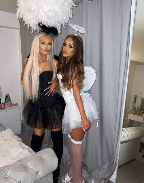 Two filthy best friends, but you can only choose one. Who you choosing?