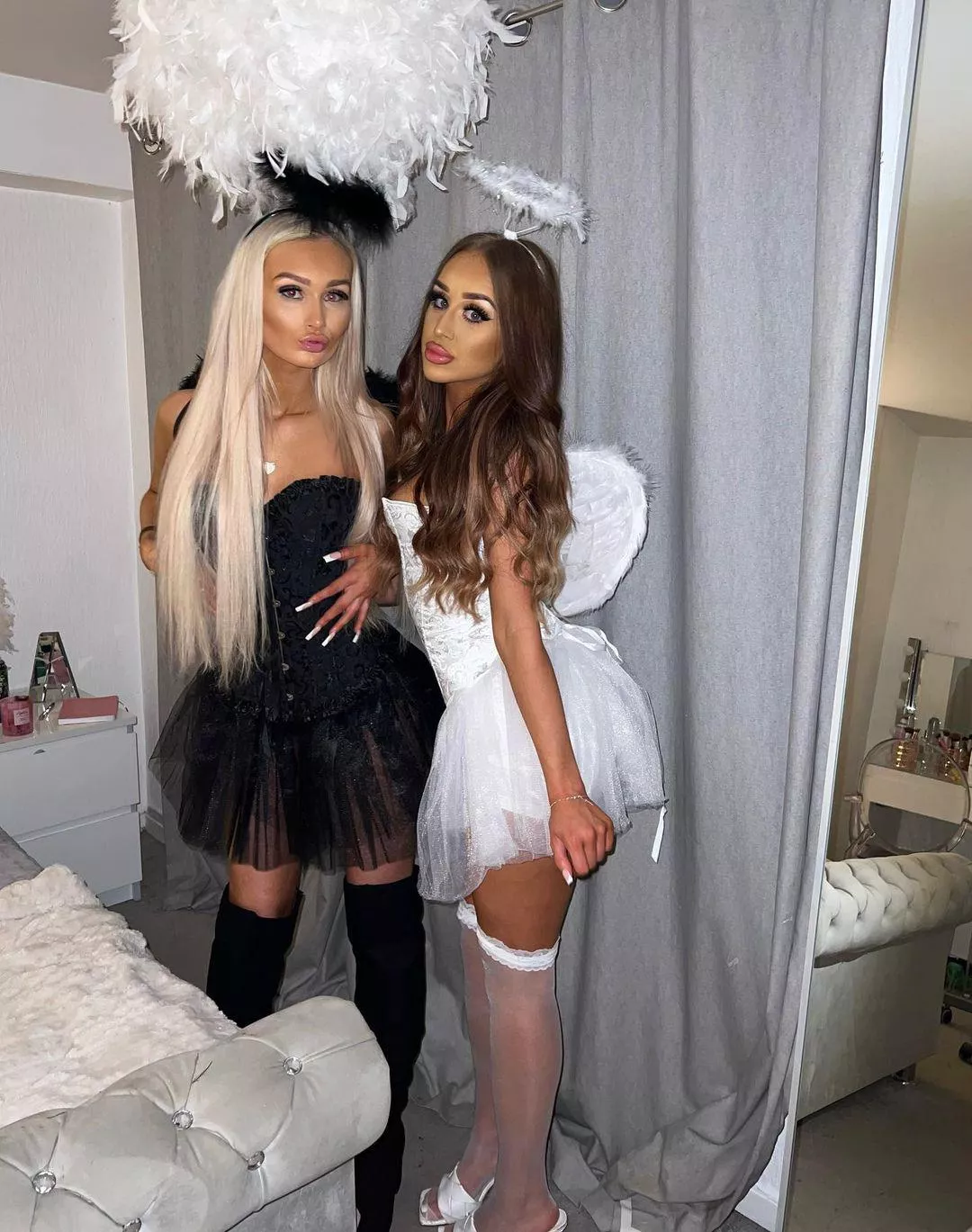 Two filthy best friends, but you can only choose one. Who you choosing?