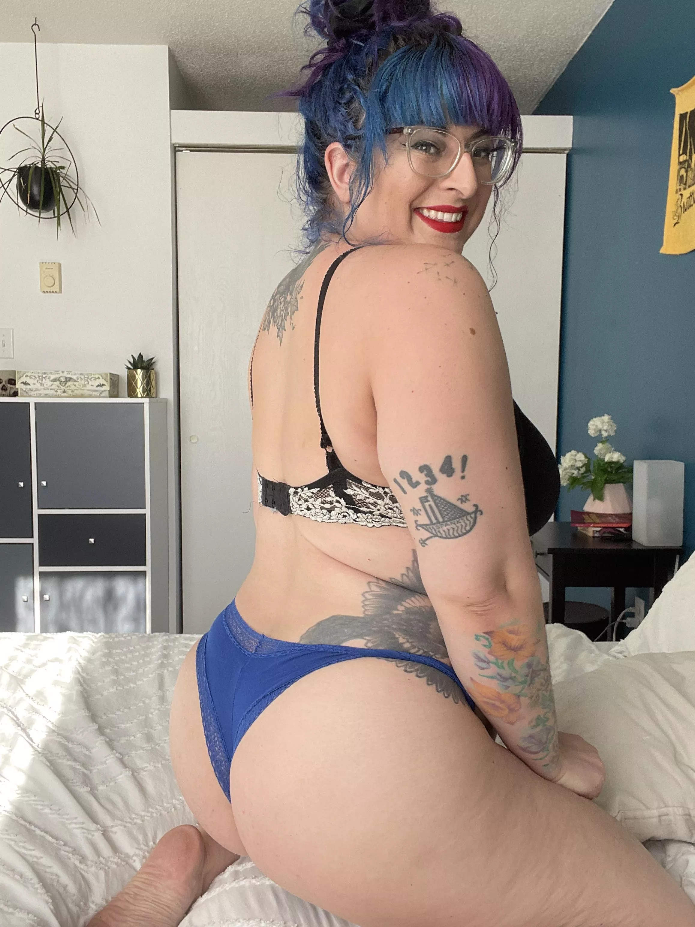 Usually go for my black frames but having a love affair with these clear ones lately