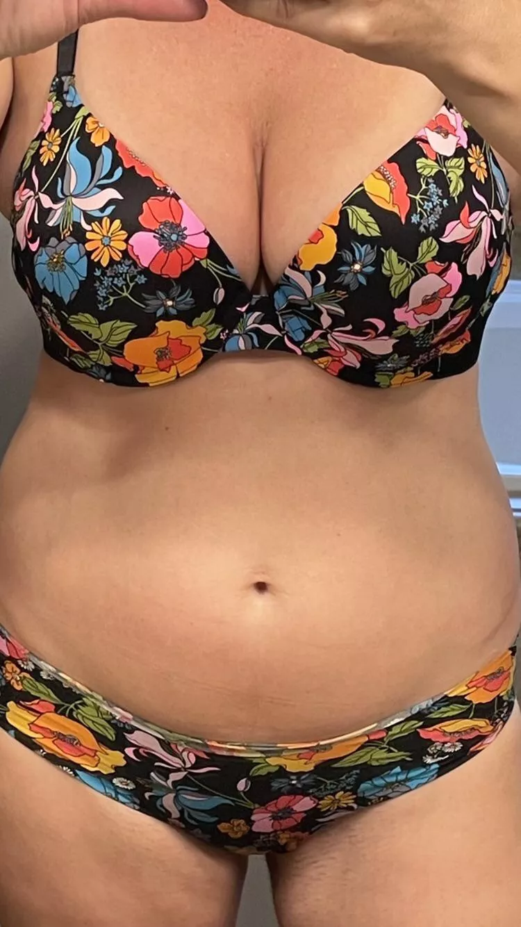 VAULT: 11/14/21 - Floral Remix w/ matching floral cheekies (NSFW) 🌹🌷💐🌺🌸🌼