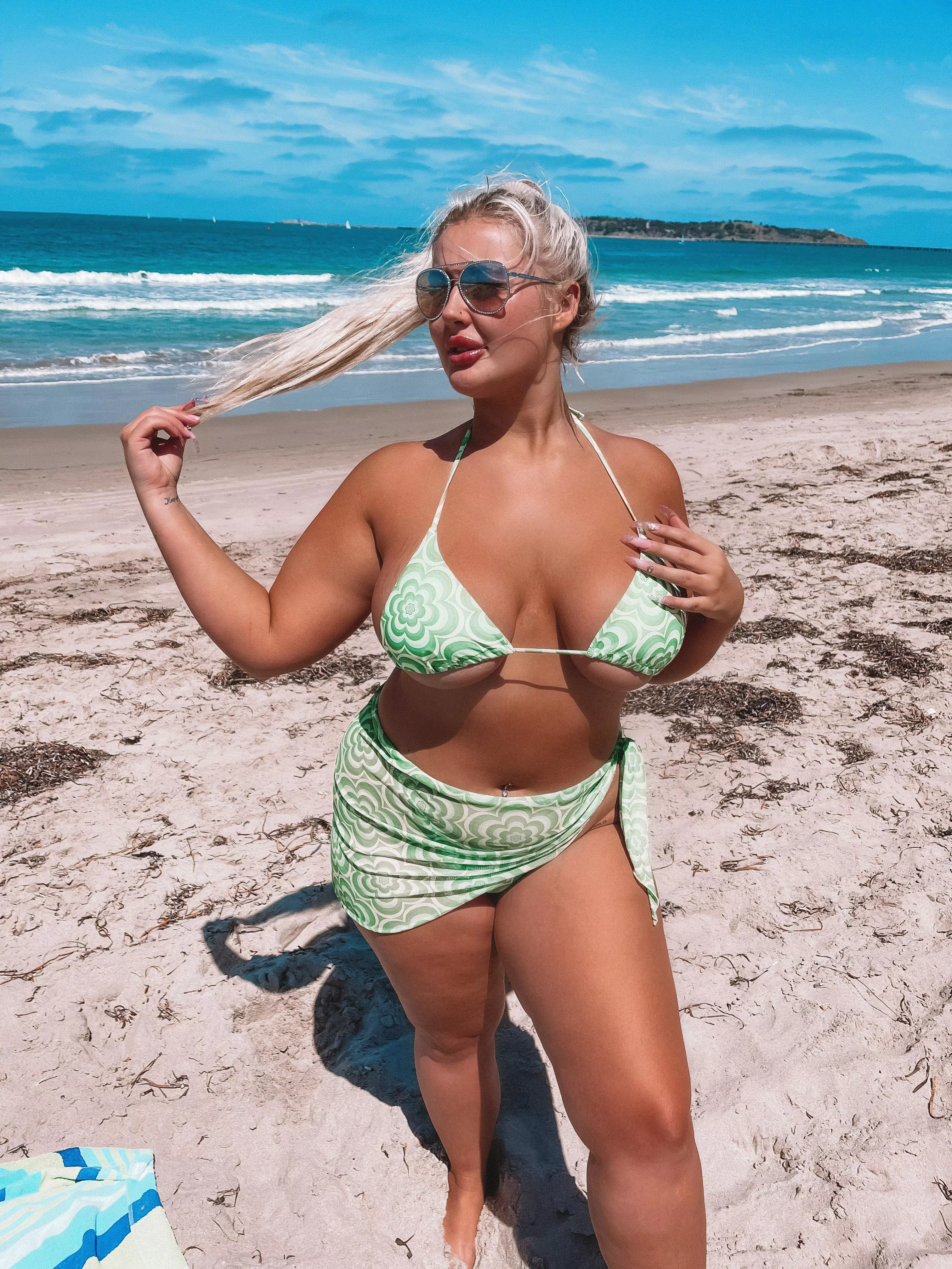 Want to cum to the beach with me?