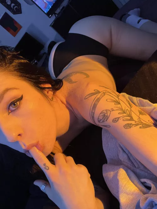 We both know you wanna see more 😜😈