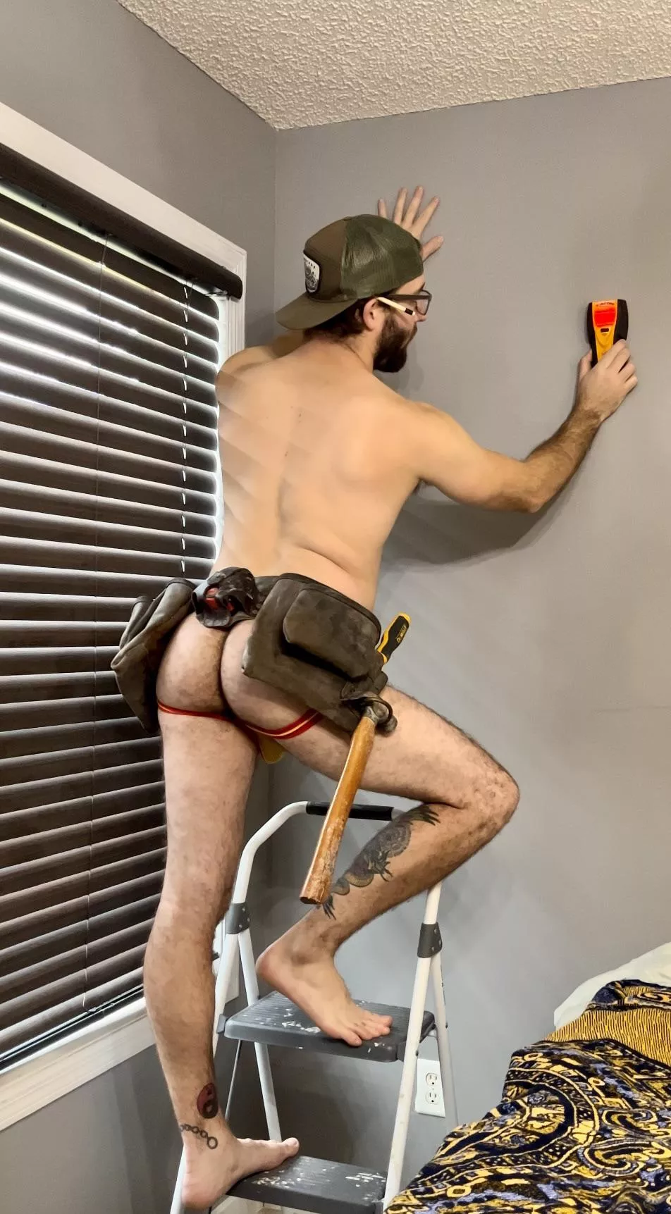 when you’re actually a carpenter but twinky enough make it look like your just pretending lol