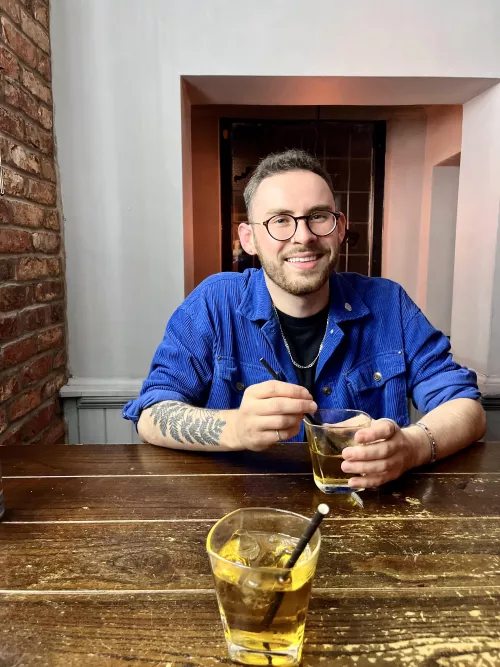 Who doesn’t feel confident after taking new photos on a night out? Feel free to dm me, we can chat about anything and everything ☺️