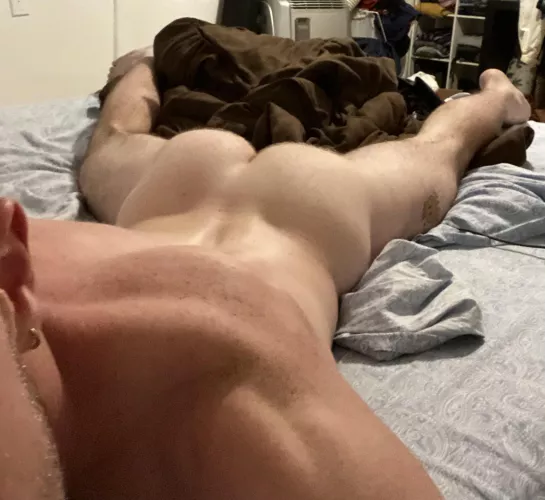 who wants to eat me out?