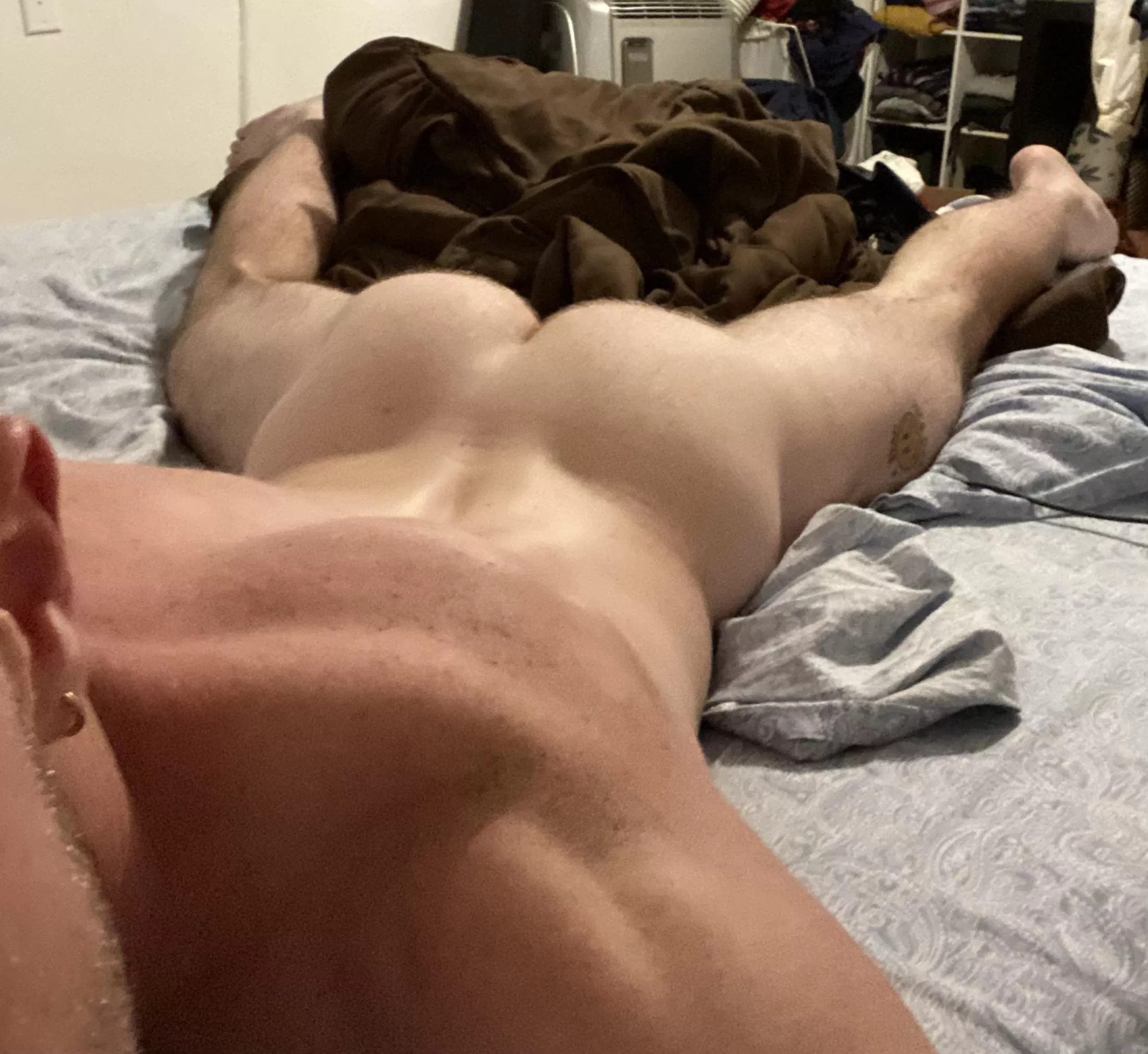 who wants to eat me out?